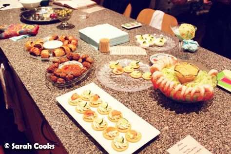 Well, I promised you a photo about the food from my Mad Men party... and here it is! I drew inspiration directly from the TV show (he... Party Canapes, 70s Food, Mini Beef Wellington, Mad Men Party, Mustard Cream Sauce, Grasshopper Pie, Sixties Style, Martini Olives, I Want Food