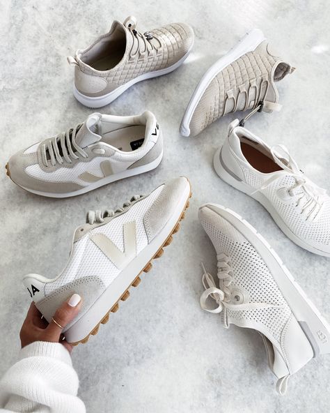 Tennis Shoes That Go With Everything, Trending Womens Sneakers 2023, Tennis Shoes With Socks Outfit, Womens Fall Tennis Shoes, Mia Shoes Outfit, Dressed Up Tennis Shoes Outfit, Womens Athletic Shoes 2022, Fall Sneakers For Women, Seavees Women Sneakers Outfit