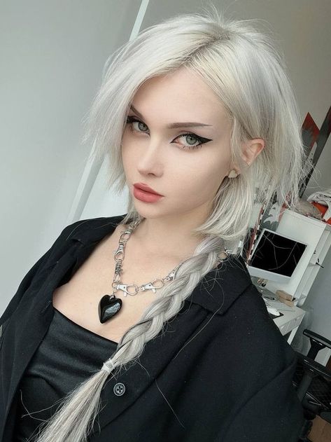 Blonde Goth, Gothic Hairstyles, Platinum Hair, Platinum Blonde Hair, Poses References, Hair Reference, Short Blonde Hair, Hair Inspo Color, Hair Dye