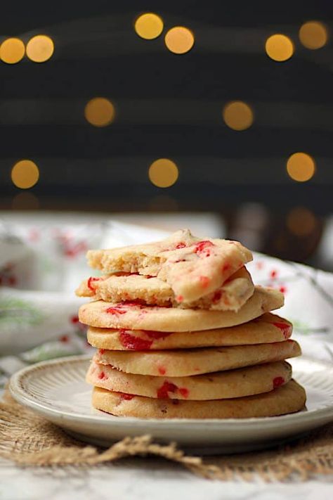 Cherry Pecan Icebox Cookies - Domestic Dreamboat Cookies With Cherries, Slice And Bake Cookies, Refrigerator Cookies, Pecan Sandies, Icebox Cookies, Christmas Cookies Gift, Pecan Cookies, Cherry Recipes, Sugar Cookie Dough