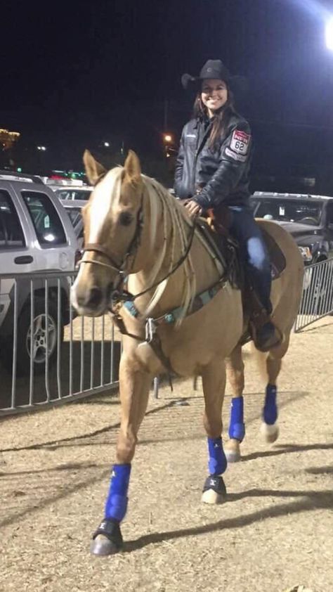 Hailey Kinsel, Palomino Barrel Horse, Ranch Horse Tack, Rodeo Pics, Rodeo Life Aesthetic, Barrel Racing Aesthetic, Hailey Kinsel Barrel Racing, Barrel Racing Hailey Kinsel, Horse Cantering With Rider