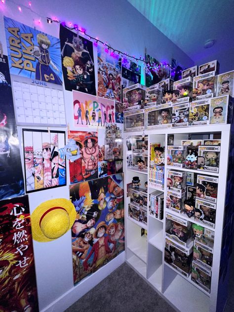 One Piece Funko Pop Collection, One Piece Manga Shelf, Funko Pop Aesthetic, One Piece Room, Funko Pop Wall, Manga Display, One Piece Funko Pop, Luffy Aesthetic, Funko Pop Display Ideas