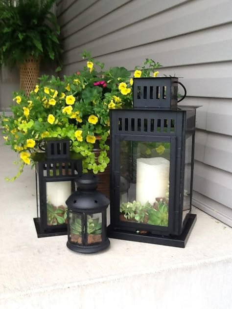 Front Porch Lantern Decor, Porch Lanterns Decor, Spring Lantern Decor, Front Porch Lanterns, Porch Decoration Ideas, Porch Lanterns, Front Entrance Decor, Porch Lantern, Summer Porch Decor