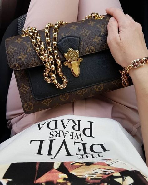 #louisvuitton Leather Monogram, Lv Pochette, Crossbody Handbags, Devil Wears Prada, Luxury Purses, Lv Handbags, Dior Handbags, Chic Bags, Bvlgari Bags