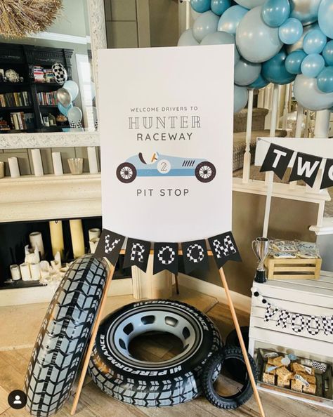 Vintage Car Party Theme, Vintage Car Birthday Party, Two Fast Birthday Party Boy, Formula 1 Party, Car Party Theme, Vintage Car Theme, Car Party Decorations, Vintage Race Car Party, Race Car Party Decorations