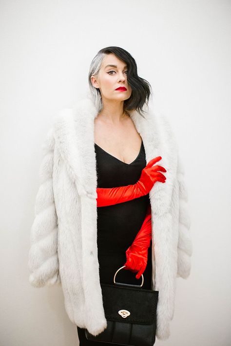 Cruella Deville Costume, Cruella Costume, Iconic Halloween Costumes, Quick Halloween Costumes, Classy Girls Wear Pearls, Halloween Coustumes, Cruella Deville, Diy Kostüm, Spider Girl