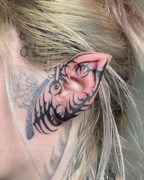 Goth Face Tattoos For Women, Cool Body Mods, Around Ear Tattoo, Womens Face Tattoo Design, Eye Face Tattoo, Cute Face Tattoos, Cool Face Tattoos, Ear Tattoo Design, Tattoo On Face