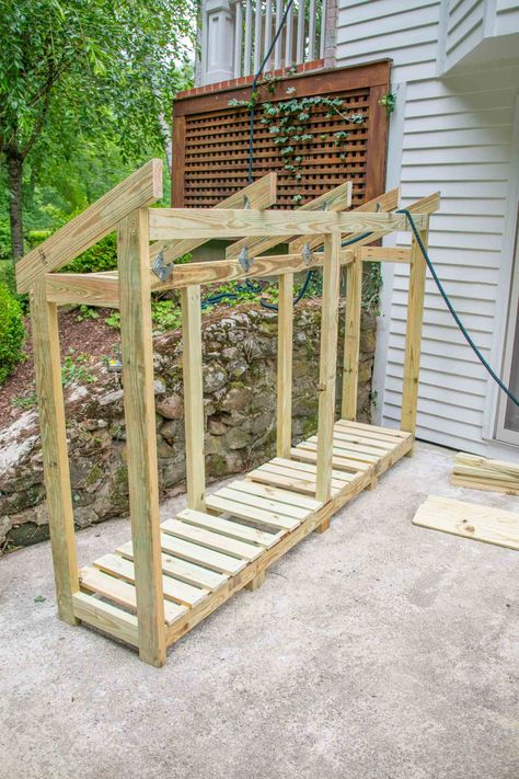 How to Build Your Own Firewood Shed - At Charlotte's House Log Shed, Firewood Storage Outdoor, Outdoor Firewood Rack, 1000 Lifehacks, Wood Shed Plans, Firewood Shed, Wood Storage Sheds, Backyard Storage, Firewood Rack