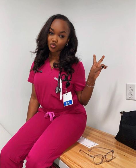 Scrubs Black Women, Cute Nursing Outfits, Nursing Aesthetic, Nurse Bae, Black Nurses, Nurse Outfit Scrubs, Nurse Black, Nursing School Inspiration, Medical Scrubs Fashion