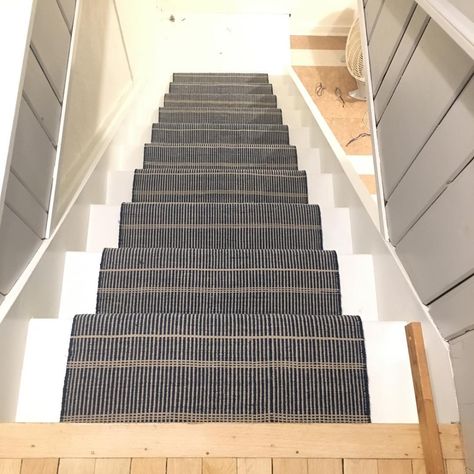 ERIN 🌿 The Impatient Gardener (@impatientgardener) • Instagram photos and videos Princess Staircase, Diy Stairs Makeover, Carpet Staircase, Entryway Stairs, Stair Ideas, Stairway Decorating, Painted Staircases, Staircase Runner, Stairs Makeover