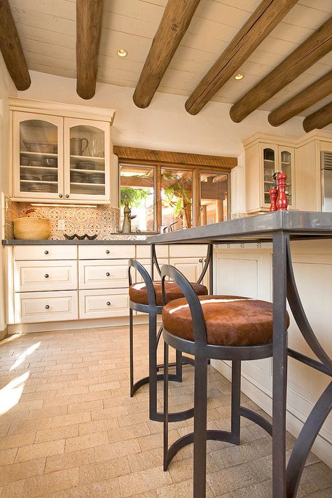 Santa Fe Chic by Samuel Design Group Southwest Kitchen Ideas Santa Fe, Southwest Kitchen Ideas, Southwestern Home Design, Santa Fe Kitchen, Santa Fe Interiors, Kitchen Eclectic, Santa Fe Decor, Southwestern Kitchen, Southwest Kitchen