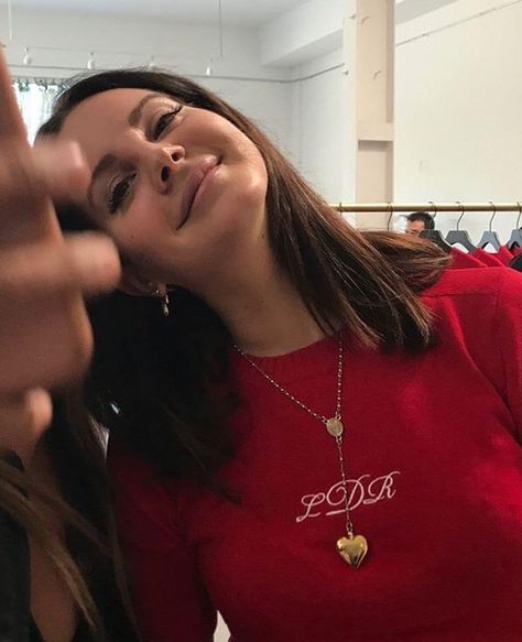 Lana Del Rey wearing her red Lust For Life monogrammed LDR sweater and gold heart locket necklace short dark brown hair smiling Lana Del Rey Red, Lana Del Rey Love, Lana Rey, Lana Turner, Lizzy Grant, Elizabeth Grant, Brooklyn Baby, Queen Mother, Lana Del Ray