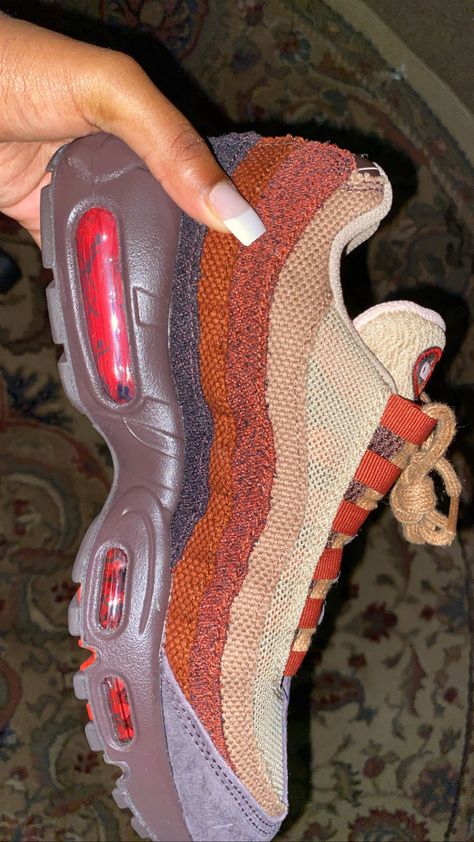 Airmax 95, Designer Slides, Shoe Inspo, Aesthetic Shoes, Air Max 95, Newest Jordans, Fashion Line, Dream Shoes, Auburn