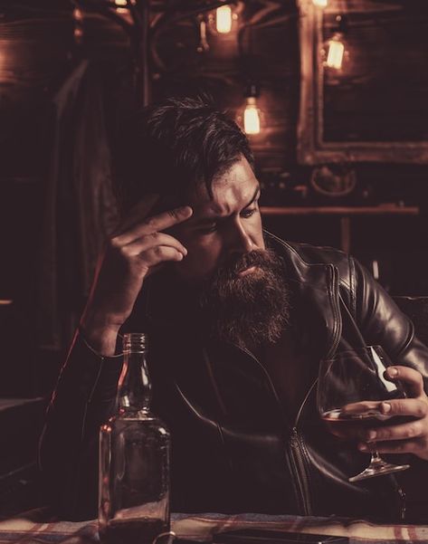 Scottish Aesthetic, Glass Of Whisky, Stock Photography Ideas, Man With Beard, Deep Photos, Thinking Man, Art Photography Portrait, Dark Men, Man Photography