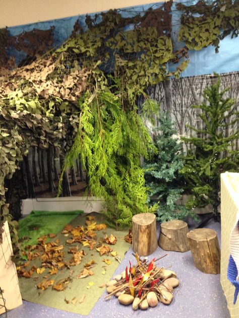 Woodland role play area;love this for the Gruffalo's wood Gruffalo Activities, Kindergarten Logo, Gruffalo's Child, Bush Tucker, Role Play Areas, Play Corner, Dramatic Play Area, Enchanted Wood, Dramatic Play Centers