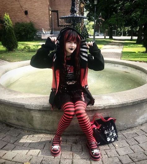 Scene Kid Outfits, Emo Scene Outfits, Cute Emo Outfits, Scene Style, Scene Goth, Emo Scene Hair, Scene Girl, Strange And Unusual, Outfits 2000s