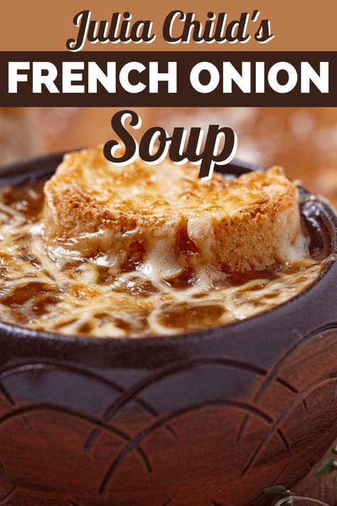 This recipe for Julia Child's French onion soup is comfort food at its finest. Learn how to make it, plus get tips for the most flavorful soup! Slow Cooker Onion Soup, Onion Soup Crockpot, Instant Pot French Onion Soup, Soup Pressure Cooker, Crockpot French Onion Soup, Best French Onion Soup, Classic French Onion Soup, Onion Soup Recipe, French Onion Soup Recipe