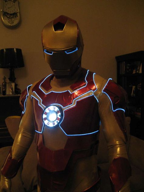 DIY Iron Man costume Witches Halloween Costume, Ironman Party, Iron Man Halloween Costume, Mad Men Costume, Diy Superhero Costume, Tin Man Costumes, Iron Man Party, Storybook Character Costumes, Iron Man Costume