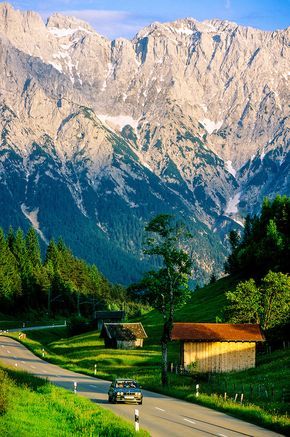 Near Mittenwald, Bavaria, Germany Voyage Europe, Bavaria Germany, Alam Yang Indah, Mountain Range, Germany Travel, Places Around The World, Bavaria, Travel Around The World, Wonderful Places