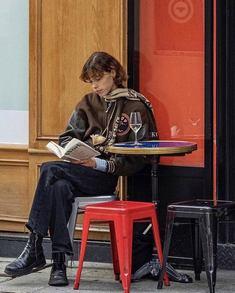 Frazzled English Woman, Cool Street Style, Parisian Vibes, Street Style Parisian, A Perfect Day, Natural Style, New Yorker, Cute Outfit, Fitness Inspo