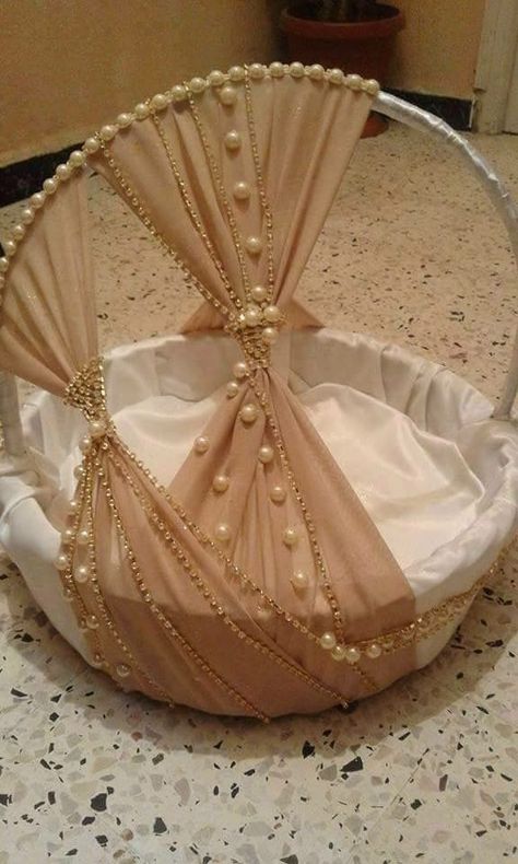 Wedding Dress Gift Packing Ideas, Dua E Khair Baskets, Purse Packing Ideas For Wedding, Dress Packing Ideas Wedding, Shagun Basket, Wine Bottle Garden Ideas, Shagun Thali, Bottle Garden Art, Wooden Decoration Ideas