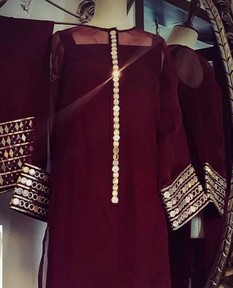 Velvet Anarkali, Casual Outfit Summer, Fancy Gown, Simple Dress Casual, Summer Outfits Casual, Maxi Design, Outfits For Summer, Velvet Dress Designs, Outfits For Fall