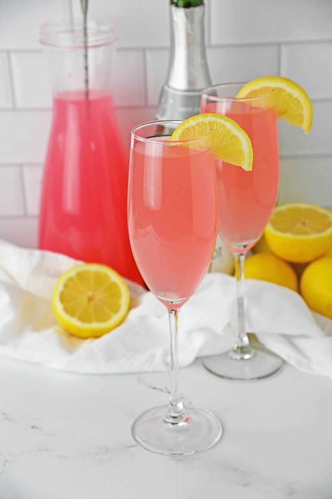 Pink Mimosa Recipe, Pink Champagne Punch, Lemonade Mimosa, Prosecco Punch, Strawberry Mimosa, French Cocktails, Pink Mimosa, Champagne Punch, Pink Prosecco