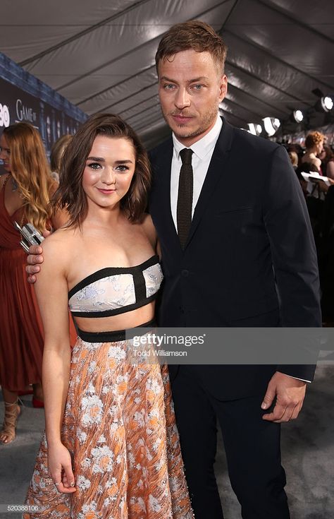 News Photo : Maisie Williams and Tom Wlaschiha attend the... Jaqen H Ghar, Game Of Thrones Premiere, Tom Wlaschiha, Game Of Thrones Cast, Fire And Blood, Game Of Thrones Funny, Hbo Game Of Thrones, Chinese Theatre, Cersei Lannister