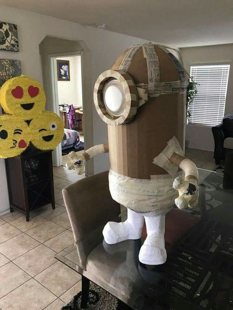 Cardboard Art Sculpture, Minion Costumes, Piñata Ideas, Paper Mache Animals, Minion Birthday Party, Diy Pinata, Cardboard Sculpture, Minion Birthday, Minion Party