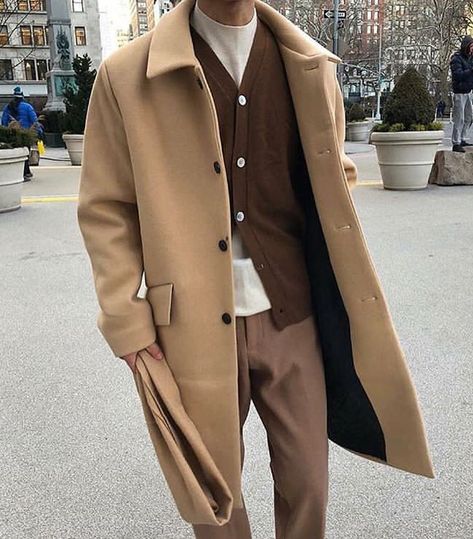 Light Academia Fashion Men, Korean Trench Coat Outfit, Light Academia Outfit Men, Beige Trench Coat Outfit, Light Academia Clothes, Light Academia Fashion, Academia Aesthetic Outfit Men, Light Academia Outfit, Dean Thomas