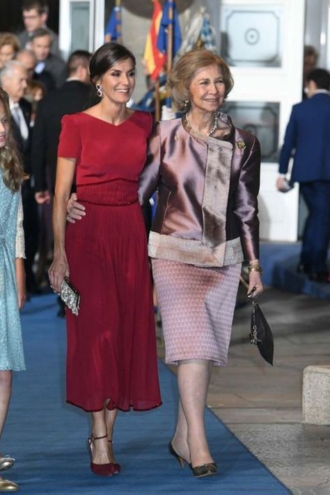 Spanish Royalty, Princess Letizia, Fashion Idol, Sixties Fashion, Royal Princess, Queen Letizia, Princess Style, Royal Fashion, Royal Family