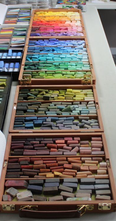 Pastel Art Supplies, Aesthetic Art Supplies, Pastel Supplies, Cool Art Supplies, Art Supplies Aesthetic, Studio Seni, Pastel Storage, Art Studio Storage, Art Studio Space