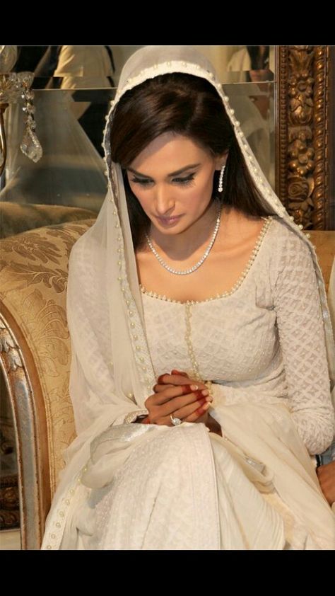 beautiful white nikkah dress Nikkah Outfit, Nikah Outfit, Nikah Dress, Nikkah Dress, Desi Bride, Pakistani Wedding Outfits, Pakistani Bridal Dresses, Asian Bridal, Pakistani Wedding Dresses