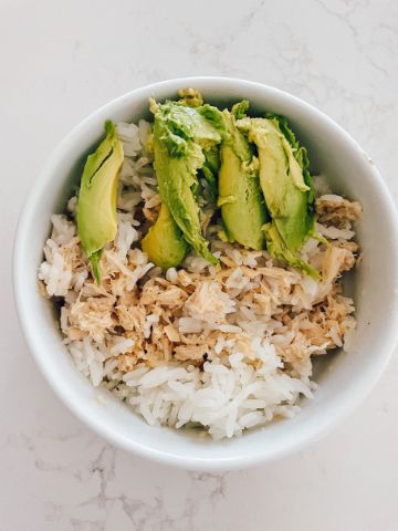 Rice And Avocado, Tuna Lunch, Rice Bowls Healthy, Tuna Dinners, Rice Avocado, Tuna Rice, Avocado Bowl, Healthy Tuna, Lunch Bowl