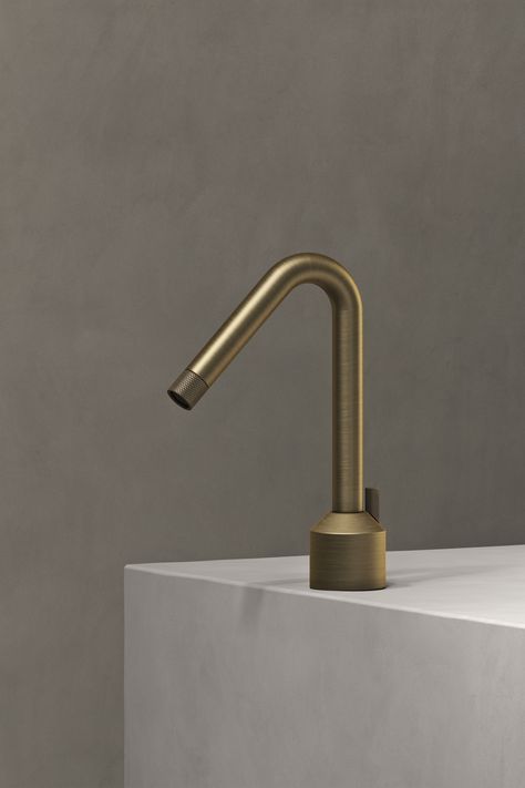 Touchless Faucet, Oak Plywood, Brass Tap, Artistic Pictures, Bathroom Taps, Italian Kitchen, Sink Taps, Bathroom Products, Water Tap