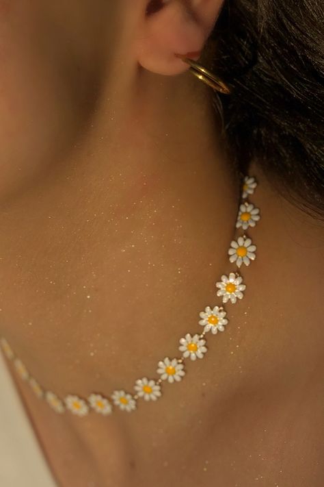 Daisy flower necklace | jewelry necklace | necklace Aesthetic | jewelry aesthetic | gold necklace Aesthetic Gold Necklace, Jewelry Aesthetic Gold, Brandy Melville Jewelry, Necklace Aesthetic, Aesthetic Gold, Animation Art Sketches, Jewelry Aesthetic, Aesthetic Jewelry, Necklace Necklace