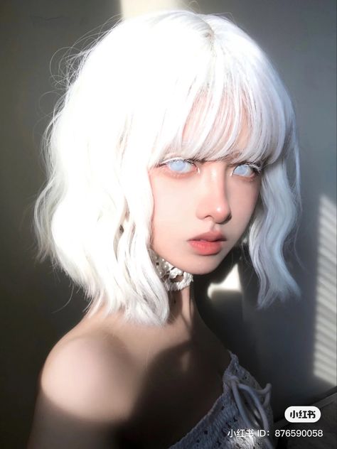 white hair short wavy hair Goth Girlfriend, Short Hair Drawing, Platinum Wigs, Short White Hair, Short Hair Wigs, Short Wavy Hair, Short Wavy, Wig With Bangs, Arte Inspo