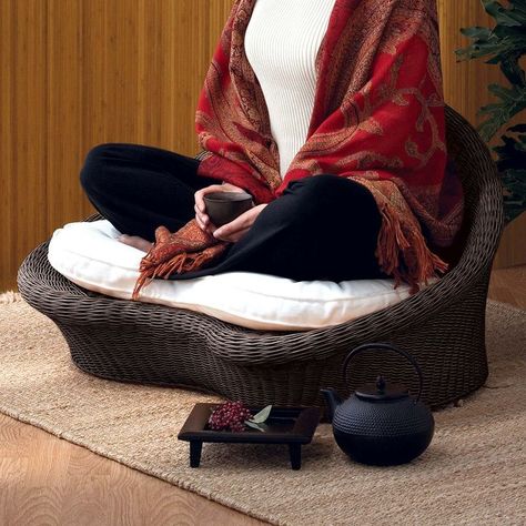 this is so beautiful. I would love to have this in my home ❤   thank u for reading , also dont forget and share my review about one of the best yoga product , yeah i'm sure . for more infos check this website ! :   http://www.ndthepro.com/yoga.html Yoga Meditation Room, Meditation Chair, Meditation Room Decor, Meditation Corner, Meditation Rooms, Zen Room, Easy Meditation, Zen Space, Yoga Space