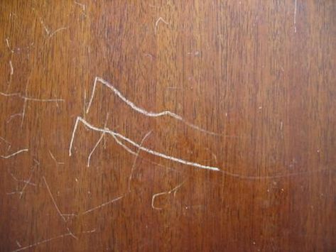 Repair Scratched Wood, Diy Furniture Repair, Clever Furniture, Scratched Wood, Wood Furniture Plans, Wood Repair, Furniture Fix, Furniture Ads, Furniture Scratches