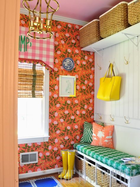 Colorful Laundry Room Makeover - Laundry Room Decorating Ideas Laundry Room Colors, Georgia Homes, Casa Vintage, Laundry Room Makeover, Cheap Decor, Cheap Home Decor, 인테리어 디자인, Room Makeover, Colorful Interiors