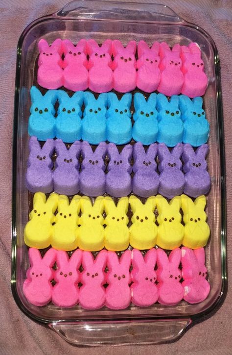 Easter Desserts With Marshmallows, Easter Brownie Ideas, Peeps Brownies, Peep Brownies, Peeps Dessert, Easter Baking Recipes, Easter Brownies, Easter Snack, Peeps Marshmallow