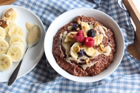 The Best Chocolate Oatmeal Recipe (gluten-free, dairy-free, sugar-free) Healthy Chocolate Breakfast, Chocolate Breakfast Recipes, Western Recipes, Diet Meal Prep, Egg Free Breakfast, Vegetarian Meal Ideas, Apartment Meals, Chocolate Breakfast, Oatmeal Recipe