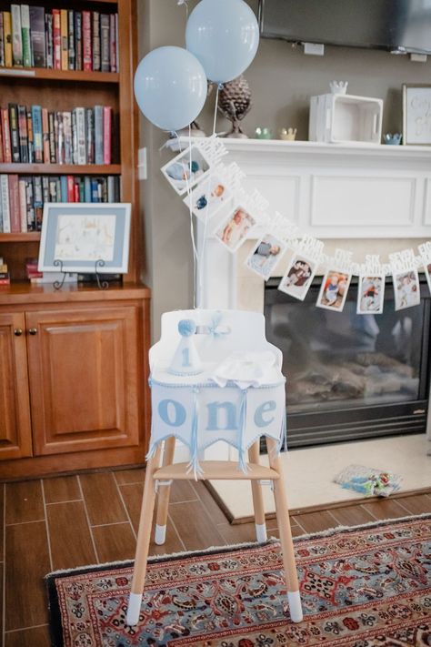 First Birthday Centerpieces Boy, Classic First Birthday Boy, First Birthday Table Setup, First Birthday Boy Decorations Ideas, Prince Themed Birthday Party, Blue First Birthday Party, Baby Boy First Birthday Ideas, Blue Birthday Themes, Boys First Birthday Party