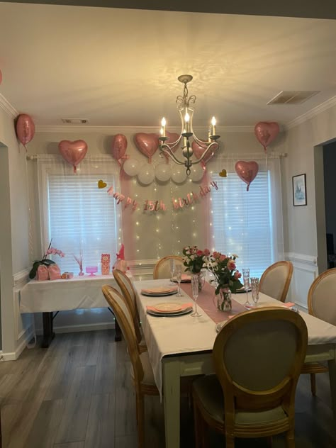 Pretty Birthday Ideas Party Aesthetic Pink, Friends Party Aesthetic, Birthday Setup, Pink Birthday Decorations, 14th Birthday Party Ideas, 15th Birthday Party Ideas, Sweet Sixteen Birthday Party Ideas, 17th Birthday Ideas, 16th Birthday Decorations