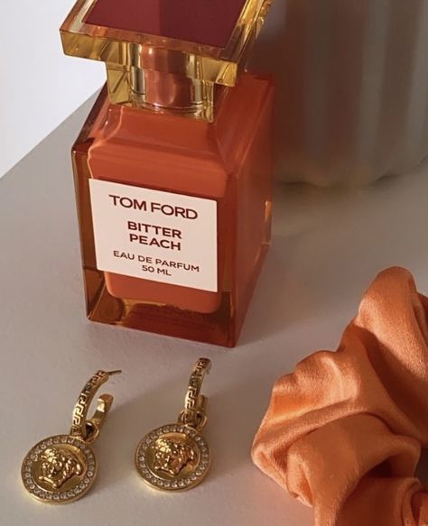 Tom Ford Perfume, Ford Girl, Versace Earrings, Bear Quote, Fragrances Perfume Woman, Isnt She Lovely, Perfume Scents, Blue Pearl, Cool Hair Color