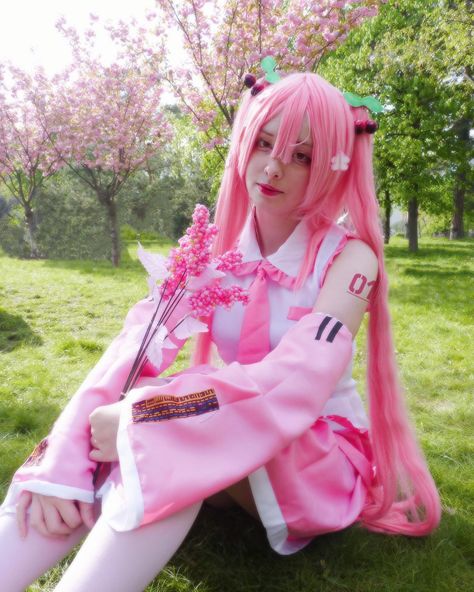 sakura miku !! ( ( 🌸) ) ph by @_sunny.metal_ #hatsunemikucosplay #hatsunemiku #hatsunemiku01 #hatsunemikucosplayer #hatsunemiku_v01 #hatsunemikusakura #sakuramiku #sakuramikucosplay #cosplay #初音ミク #初音ミクコスプレ Sakura Miku Cosplay, Sakura Miku, Sakura Cosplay, Miku Cosplay, Cosplay Inspo, Miku Hatsune, Anime Figurines, Cosplay Ideas, Hatsune Miku