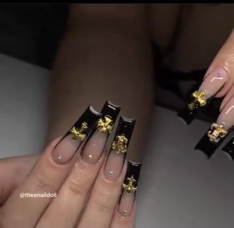 Black Nails With Gold Chrome, Gold Chrome Heart Nails, Black Nails With Gold Charms, Black Nails Gold Accent, Black French Tip Nails With Gold, Black Chrome Heart Nails, Black And Gold Chrome Nails, Black And Gold French Tip Nails, Black Nails Chrome