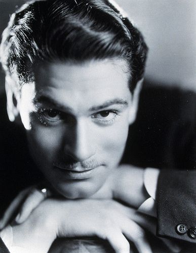 Laurence Olivier (1907 – 1989) | Starred in Henry V, Hamlet, Wuthering Heights, Othello, & Rebecca Lawrence Olivier, Laurence Olivier, Septième Art, Hollywood Men, I Love Cinema, Classic Movie Stars, Old Hollywood Stars, Classic Actresses, Actrices Hollywood