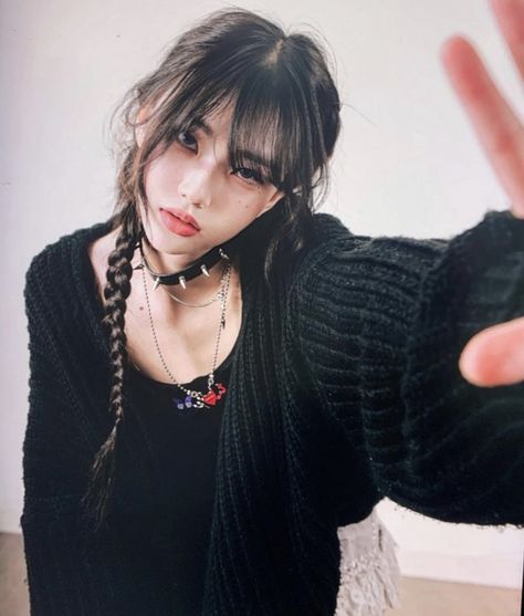 korean girl ulzzang fashion alt y2k goth punk korean street style korea aesthetic Asian Punk, Asian Goth, Rosé Blackpink Black, Alt Y2k, Korea Aesthetic, Korean Street Style, Y2k Girl, Girl Punk, Punk Aesthetic