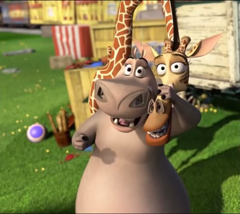 Madagascar Movie, Madagascar 1, King Julien, Laughing Animals, Cartoon Giraffe, Penguins Of Madagascar, Music Pics, Childhood Movies, Dancing Cat